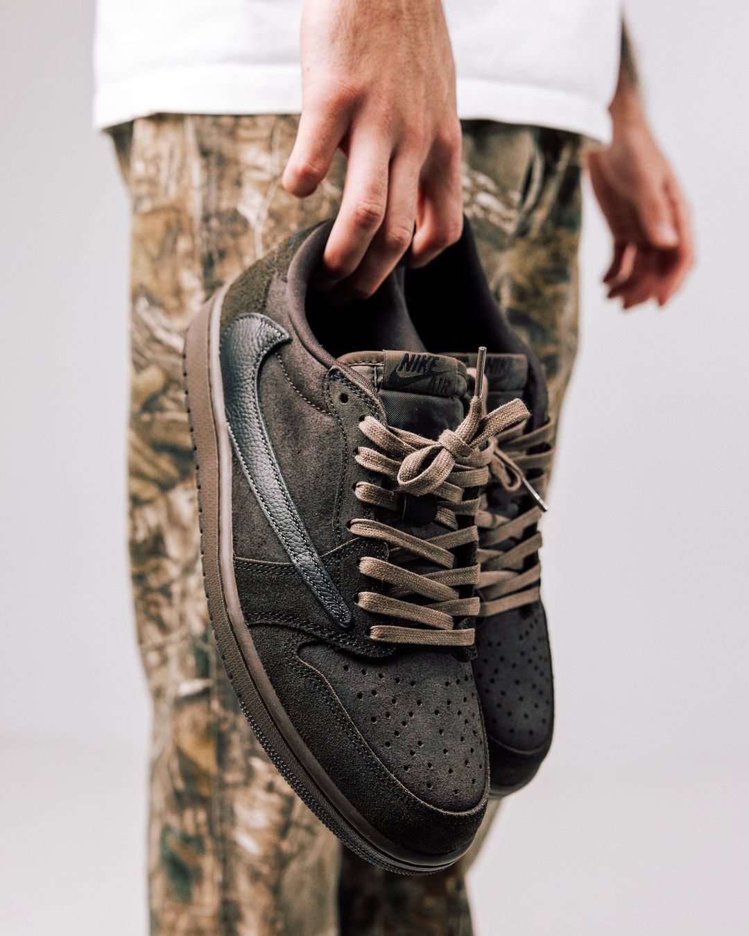 Nike Air Jordan 1 Low x Travis Scott 'Velvet Brown'